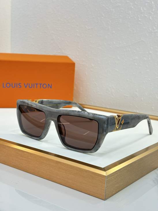 Picture of Louis Vuitton Sunglasses _SKUfw79615811fw